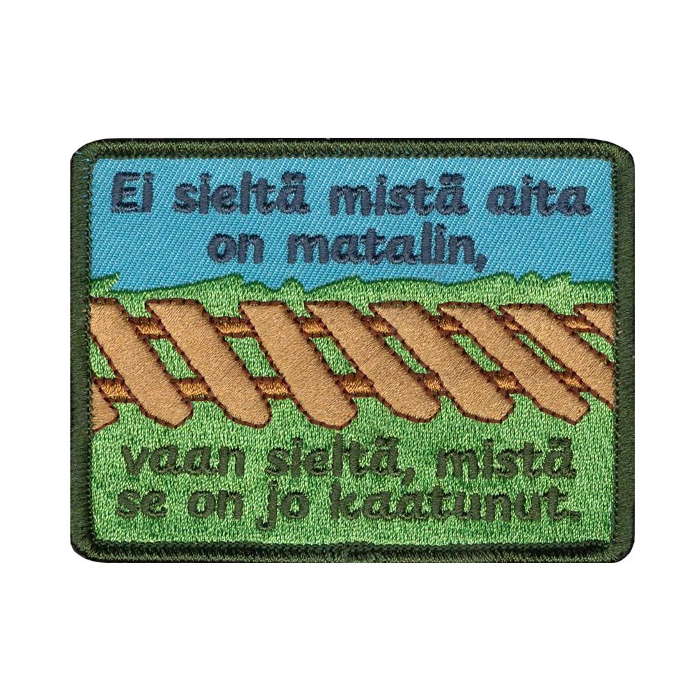 Brodeerattu kangasmerkki, aita, nurmikko.