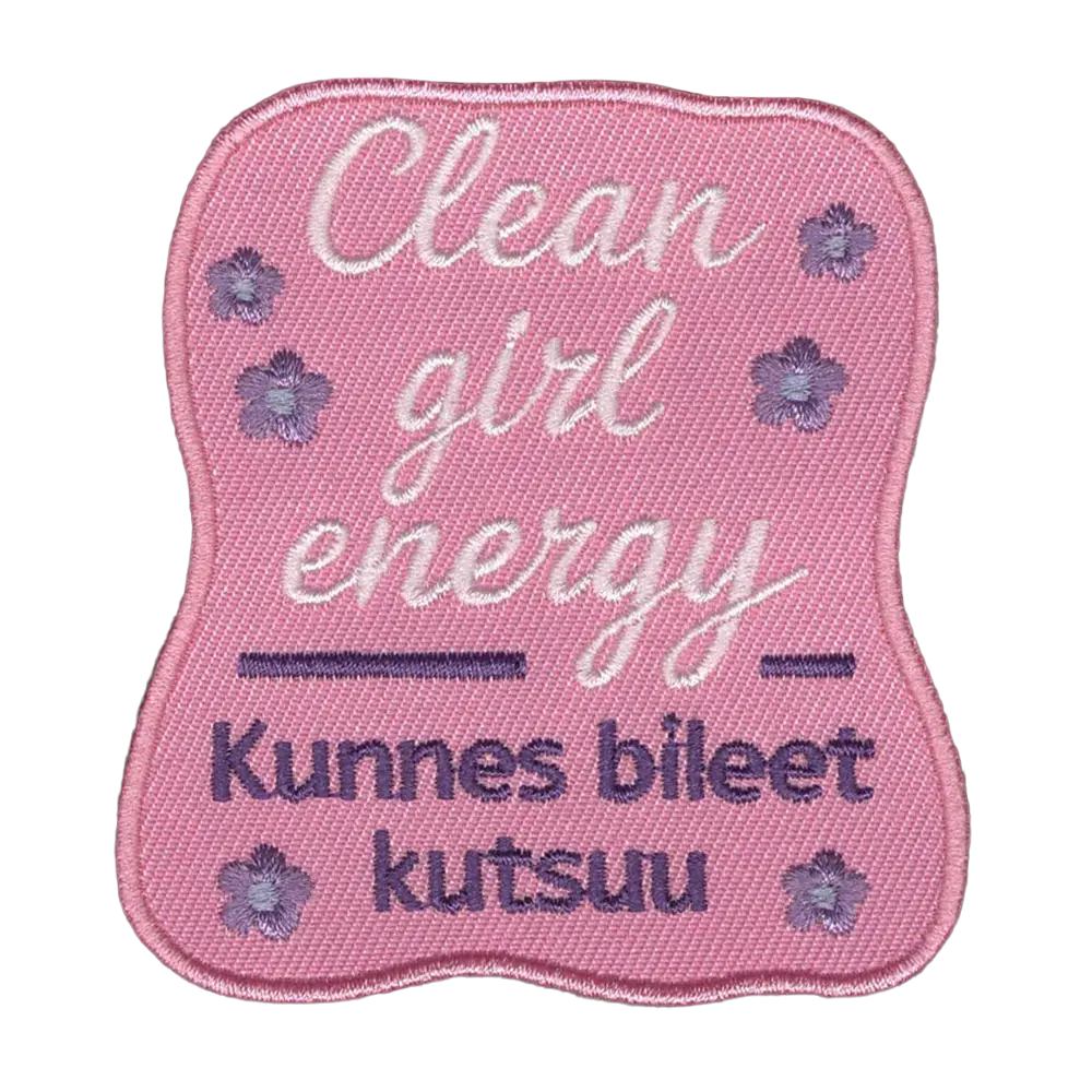Brodeerattu kangasmerkki, clean girl energy.