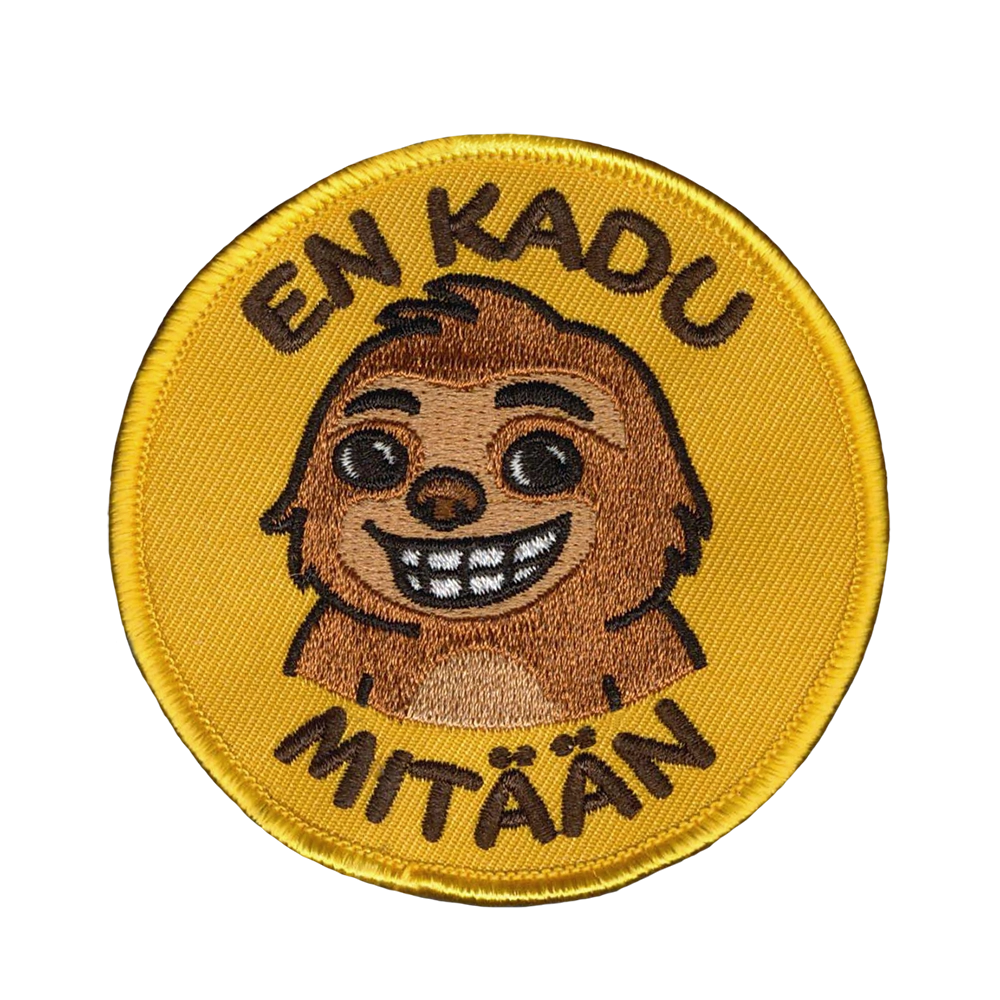 Brodeerattu haalarimerkki, laiskiainen, teksti: En kadu mitään.