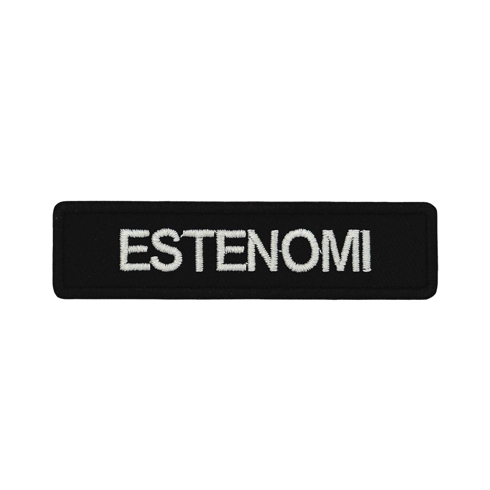 Brodeerattu haalarimerkki, teksti: Estenomi.