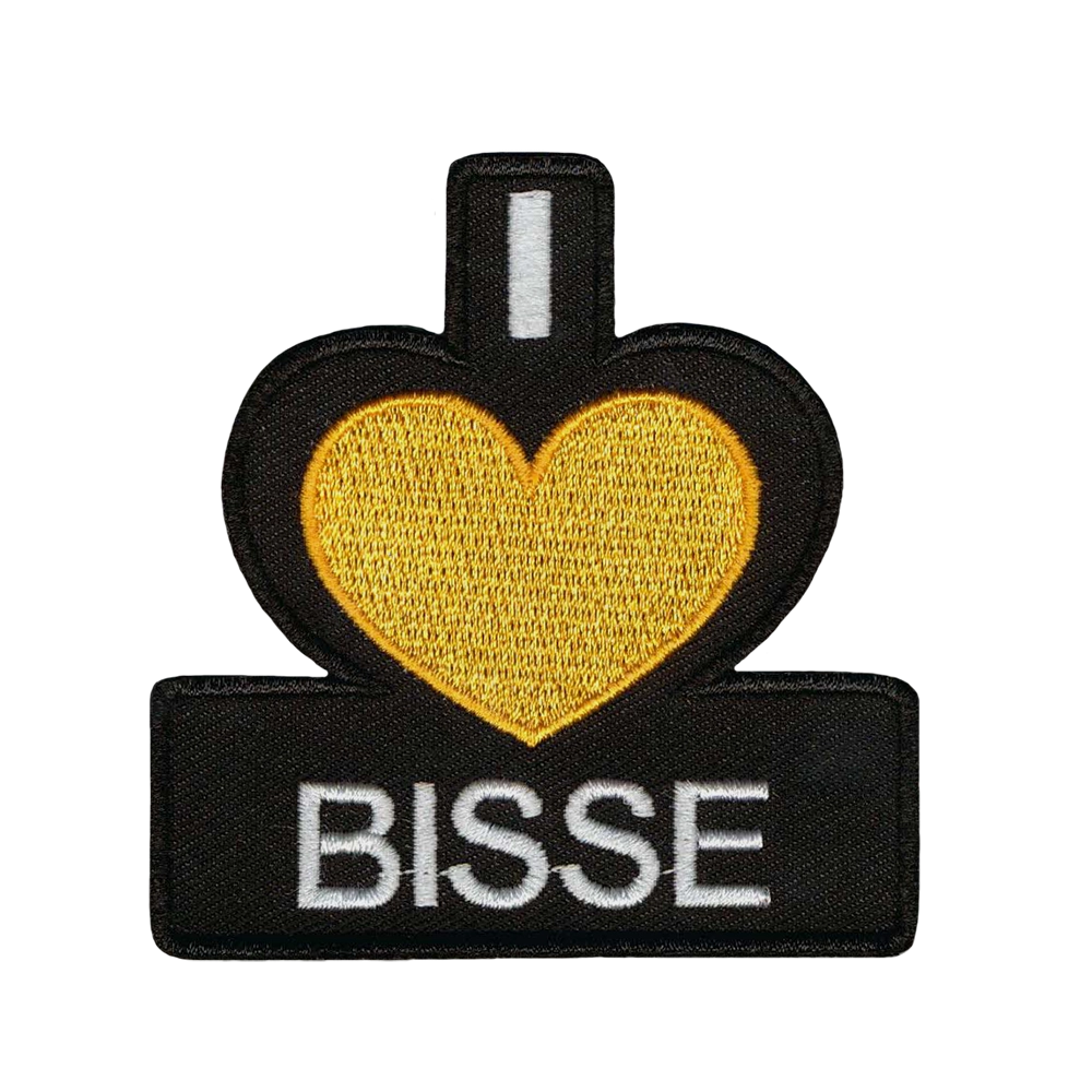 Brodeerattu kangasmerkki, teksti: I love bisse.