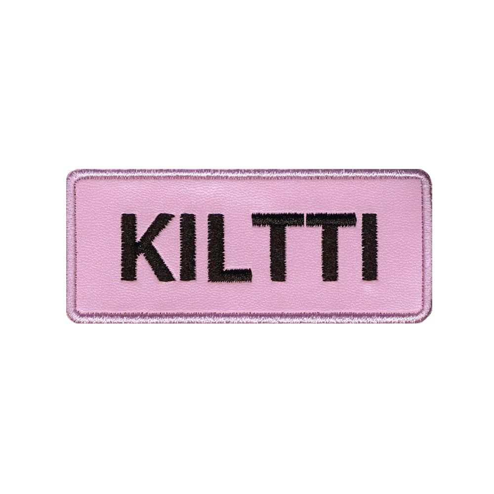 Nahkamerkki, vaaleanpunainen, sana: kiltti.