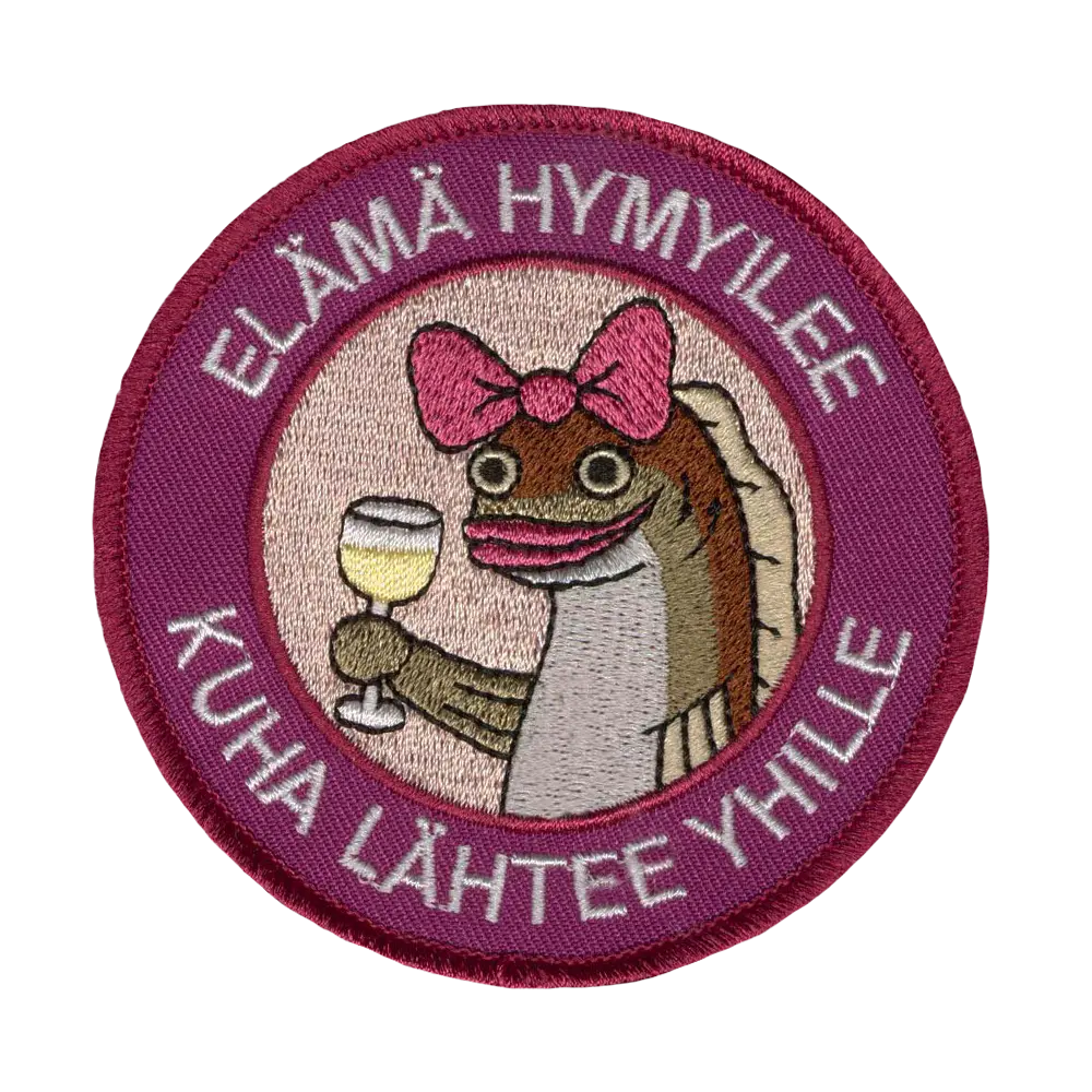 Brodeerattu kangasmerkki, kuha lähtee yhille.