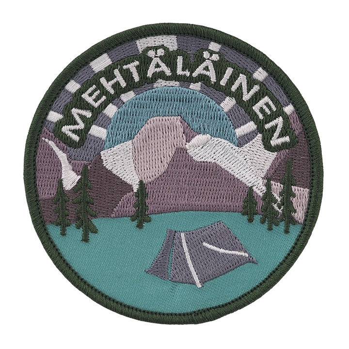 Brodeerattu haalarimerkki, vuoria ja metsää, teksti: Mehtäläinen.