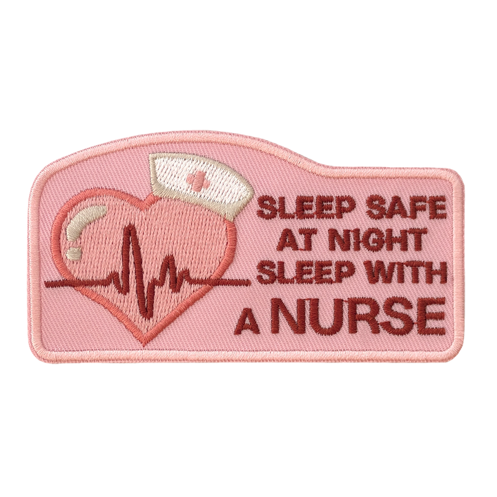 Brodeerattu sairaanhoitaja-aiheinen haalarimerkki, teksti: Sleep safe at night sleep with a nurse.