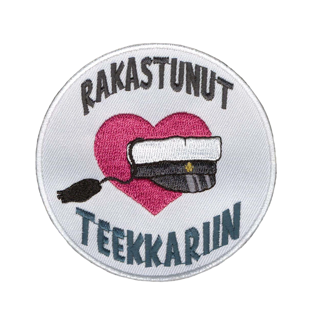 Brodeerattu haalarimerkki, teksti: Rakastunut teekkariin.