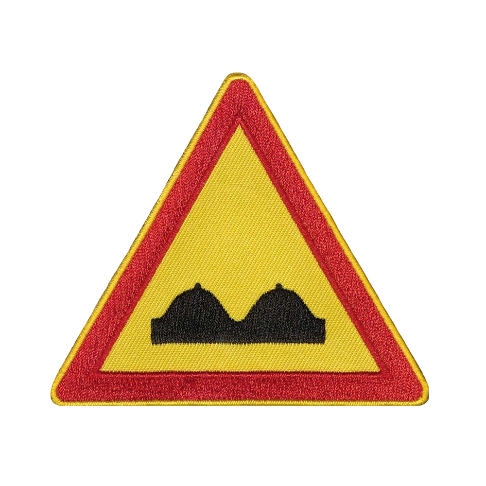 Brodeerattu haalarimerkki, liikennemerkki.